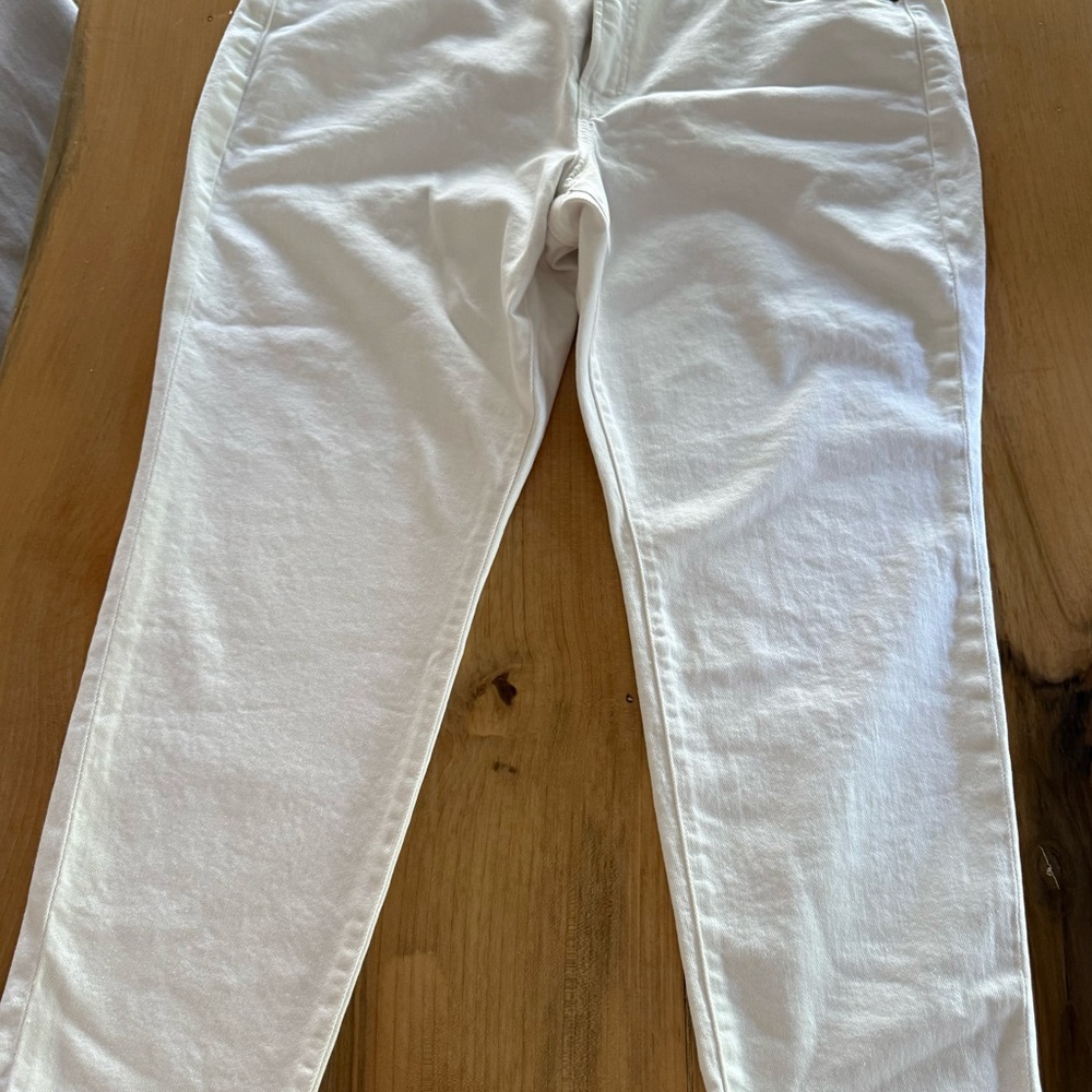 NWT Bright White Old Navy High Waist OG Straight Jeans with Frayed Hem- 18P